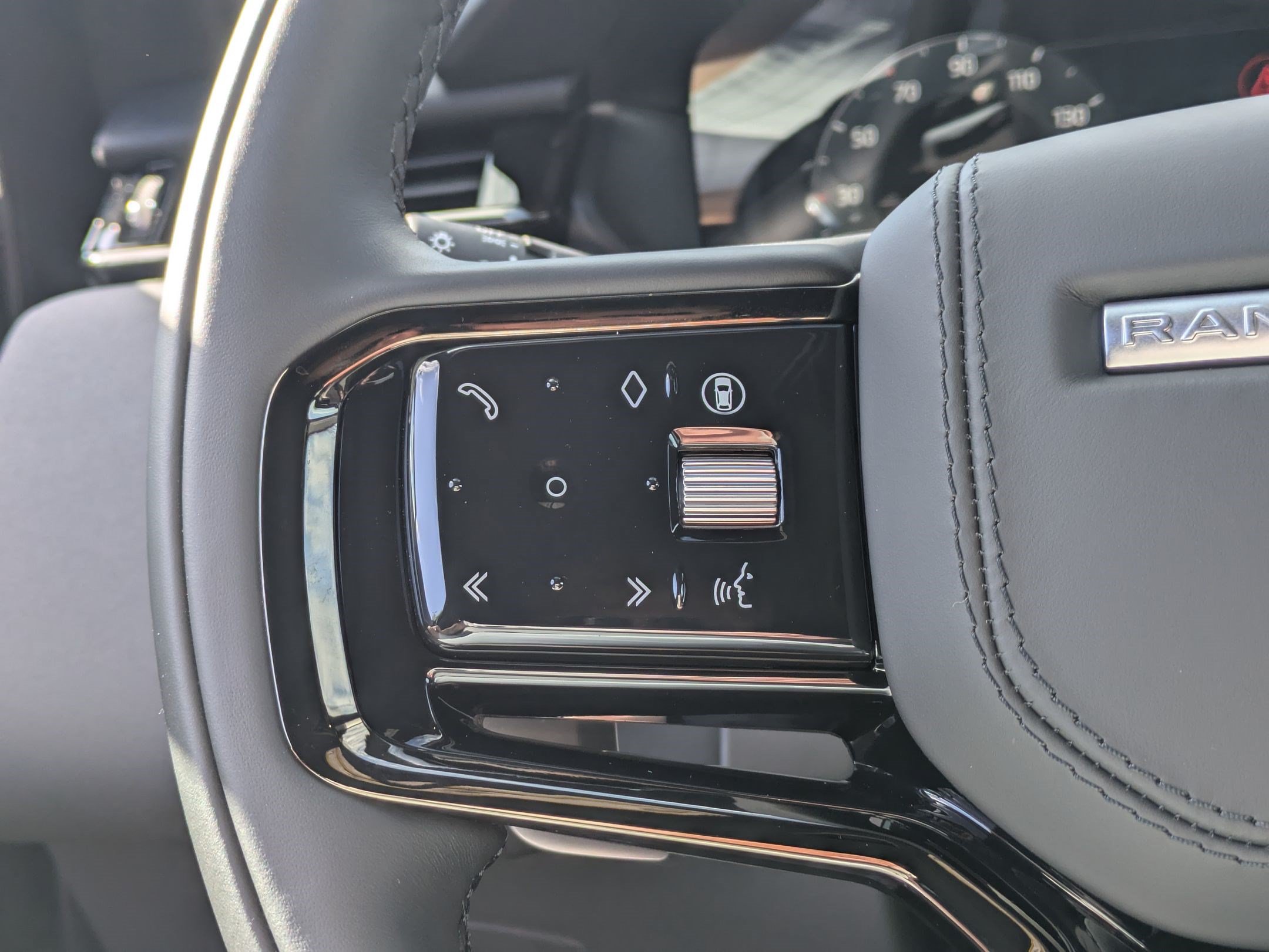 New 2026 Land Rover Range Rover Velar S AWD/4WD image 17