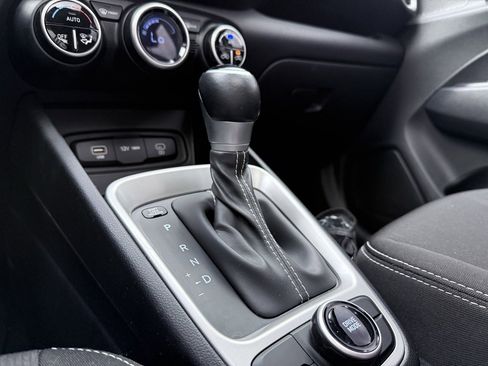 Used 2024 Hyundai Venue SEL image 20