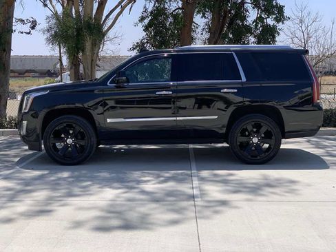 Used 2016 Cadillac Escalade Premium image 4