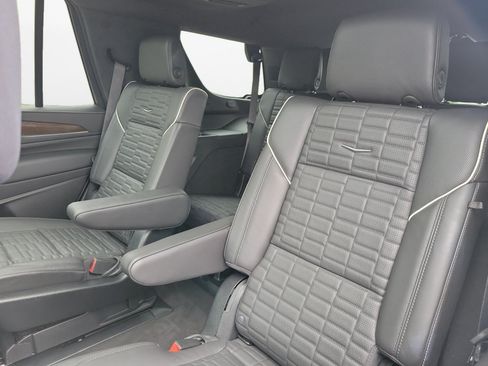 Used 2023 Cadillac Escalade Premium Luxury Platinum AWD/4WD image 12