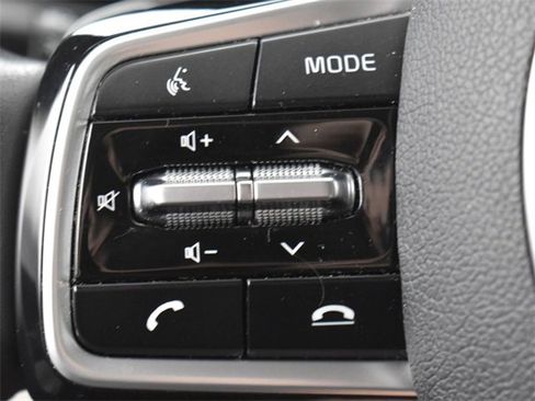 Certified 2022 Kia Sorento SX image 27