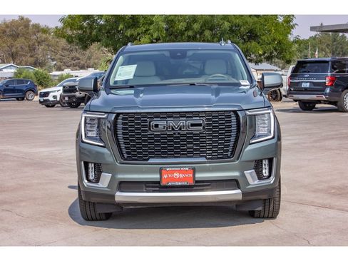 Used 2024 GMC Yukon Denali w/ Advanced Technology Package AWD/4WD image 3