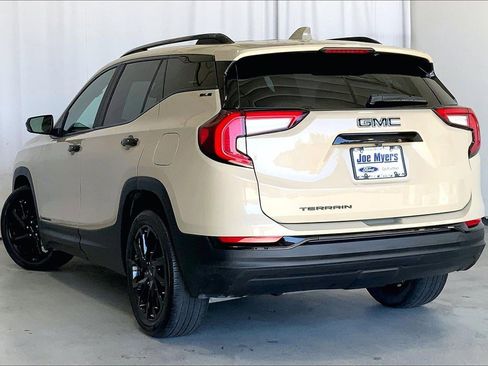 Used 2023 GMC Terrain SLE w/ Driver Convenience Package image 10