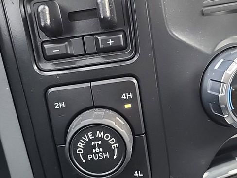 Used 2021 Ford F150 Lariat w/ Equipment Group 502A High image 26