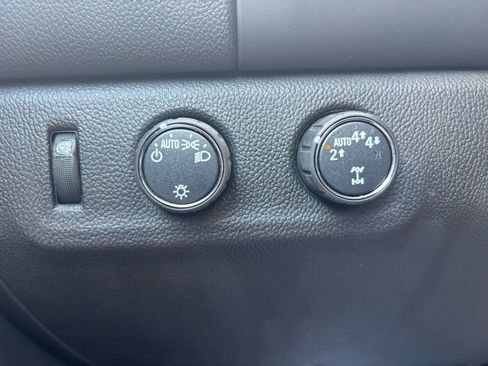 Used 2022 Chevrolet Colorado LT w/ Safety Package image 25