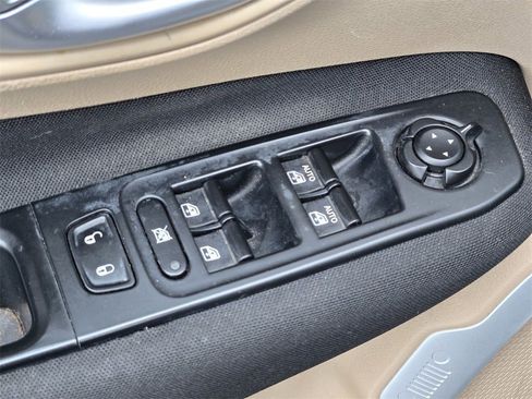 Used 2015 Jeep Renegade Latitude image 13