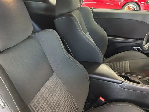 Used 2019 Dodge Challenger R/T w/ Driver Convenience Group RWD image 10