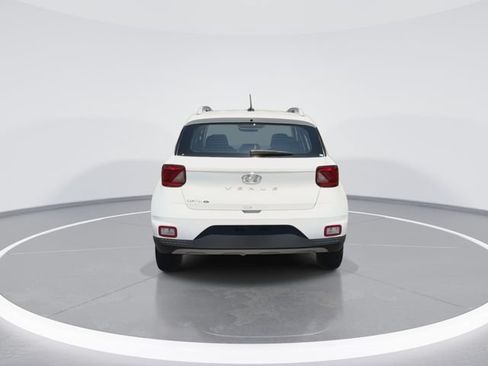 Used 2025 Hyundai Venue SEL FWD image 9