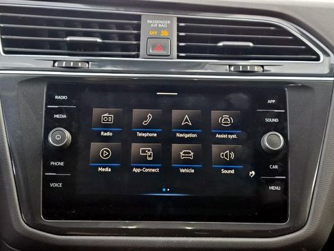 Used 2022 Volkswagen Tiguan SE image 18