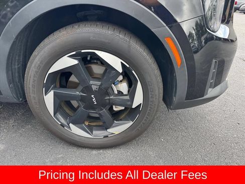 Used 2025 Kia Sorento EX FWD image 2