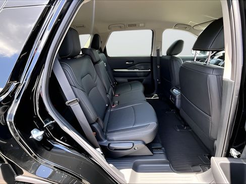 New 2026 Nissan Pathfinder SL FWD image 18