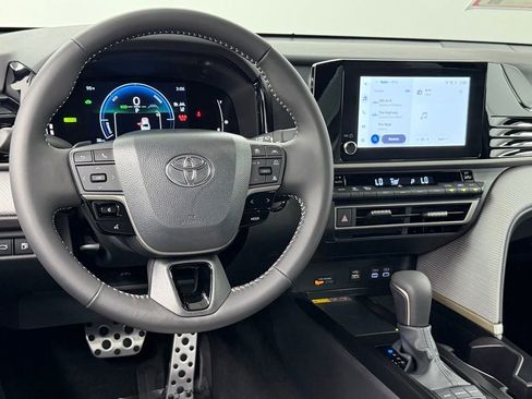 Used 2026 Toyota Camry SE FWD image 36