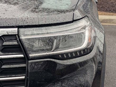 Used 2025 Ford Explorer Active image 11