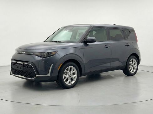 Used 2025 Kia Soul LX w/ LX Technology Package FWD image 3