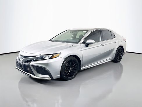 Used 2023 Toyota Camry XSE image 4