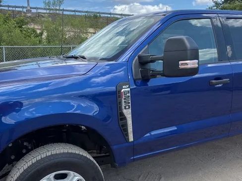 Used 2026 Ford F250 XLT AWD/4WD image 2