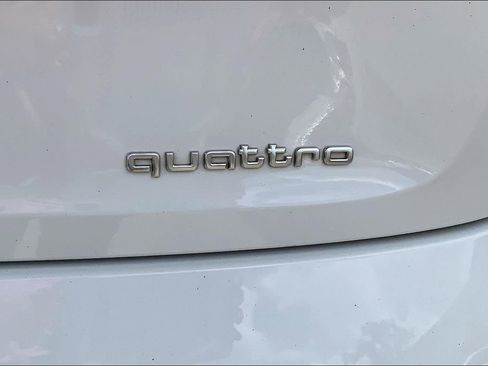 Used 2022 Audi e-tron Premium image 10