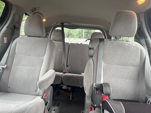 Used 2016 Toyota Sienna LE FWD image 8
