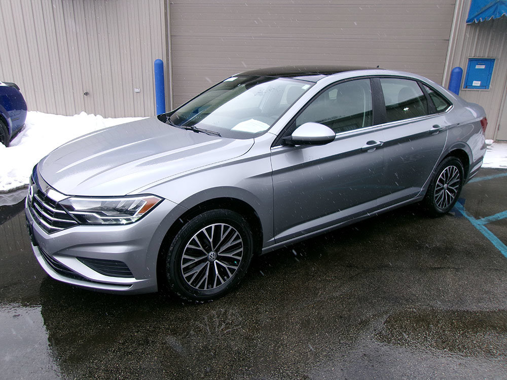Used 2020 Volkswagen Jetta SE w/ SE Cold Weather Package FWD image 1