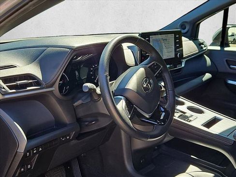 Used 2023 Toyota Sienna XLE Woodland Edition image 10