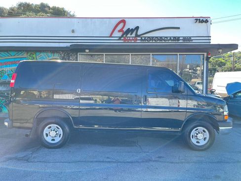Used 2015 Chevrolet Express 2500 image 4