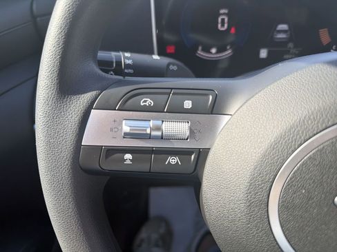 Used 2025 Hyundai Tucson SE image 18