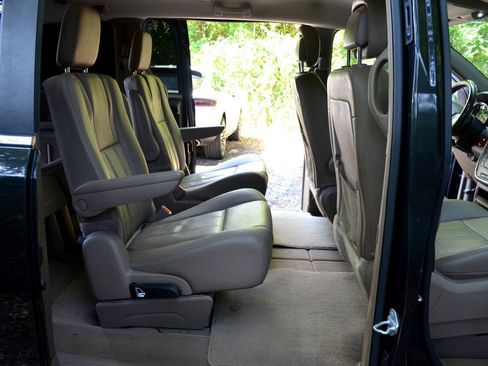 Used 2015 Chrysler Town & Country Touring-L w/ Driver Convenience Group FWD image 13