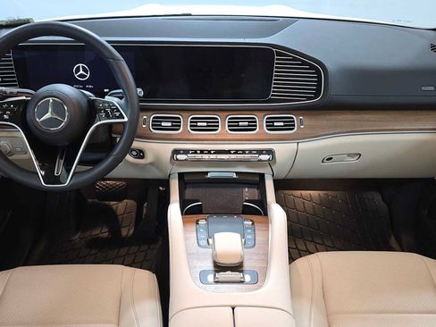 Used 2026 Mercedes-Benz GLS 450 4MATIC image 19