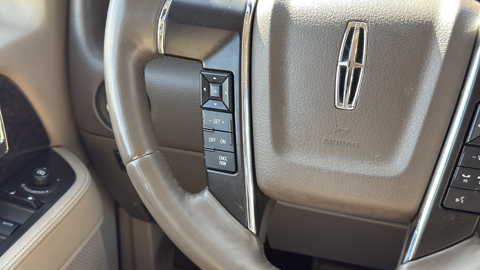 Used 2015 Lincoln Navigator L 2WD image 16