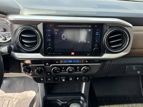 Used 2019 Toyota Tacoma Limited image 23