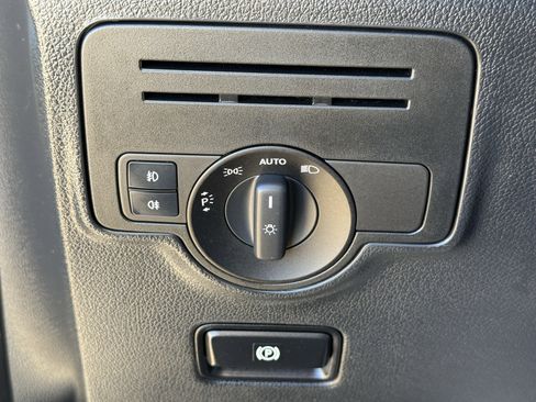 Used 2019 Mercedes-Benz Metris Passenger image 23