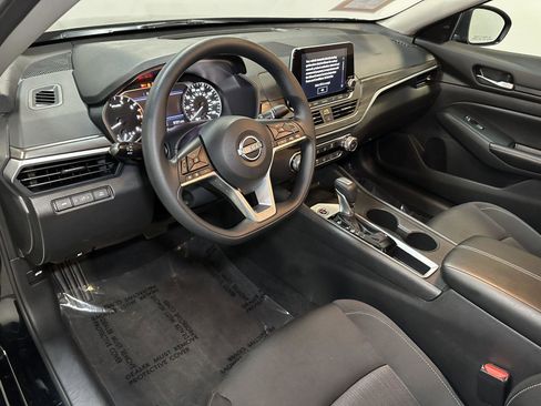 Used 2025 Nissan Altima 2.5 SV FWD image 24