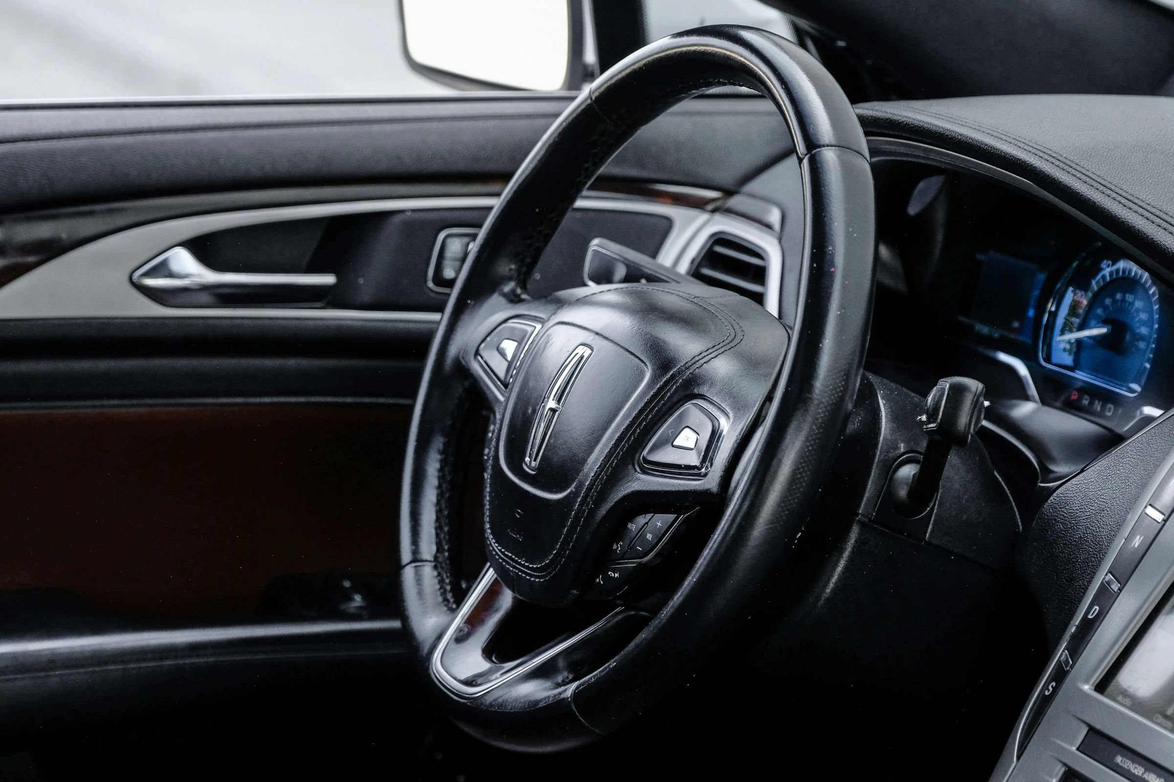 Used 2017 Lincoln MKZ Reserve FWD image 23