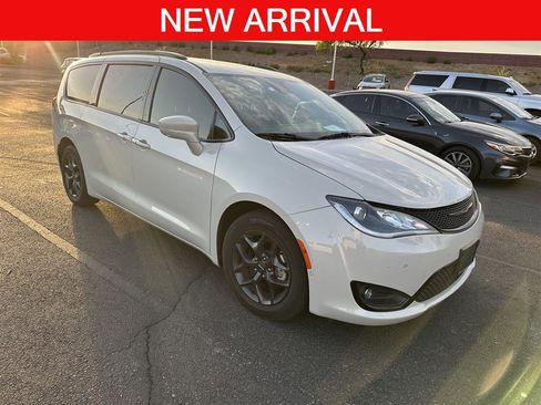 Used 2020 Chrysler Pacifica Touring-L Plus FWD image 1