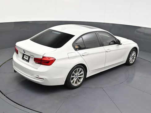 Used 2018 BMW 320i 320i w/ Convenience Package image 17