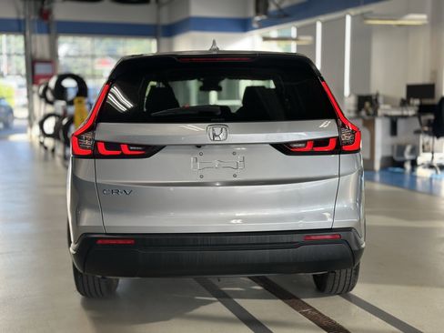 Used 2025 Honda CR-V EX image 5