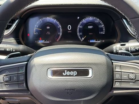 Used 2023 Jeep Grand Cherokee L Limited AWD/4WD image 11