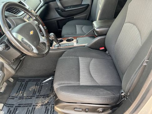 Used 2014 Chevrolet Traverse LT FWD image 19