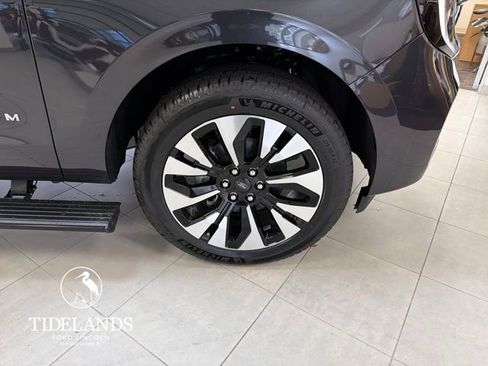 New 2025 Ford Expedition Platinum w/ Platinum Ultimate Package image 32