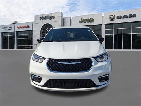 New 2026 Chrysler Pacifica Select image 9