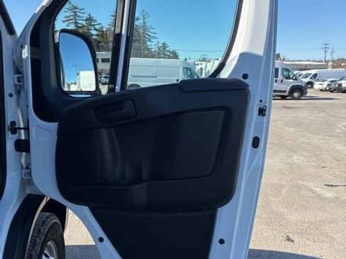 Used 2024 RAM ProMaster 2500 w/ Convenience Group image 9