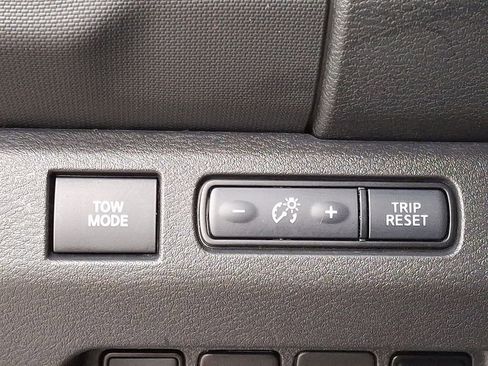 Used 2022 Nissan Frontier PRO-4X image 25