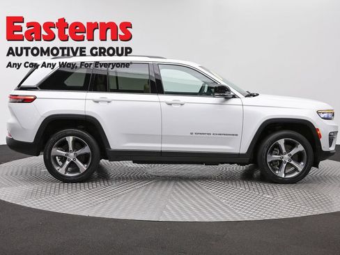 Used 2022 Jeep Grand Cherokee Limited 4xe w/ Luxury Tech Group II AWD/4WD image 4