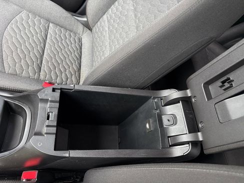 Used 2018 Chevrolet Equinox LT image 24