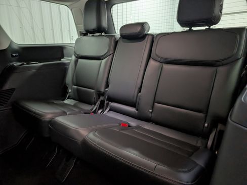 Used 2025 Ford Expedition Platinum image 11