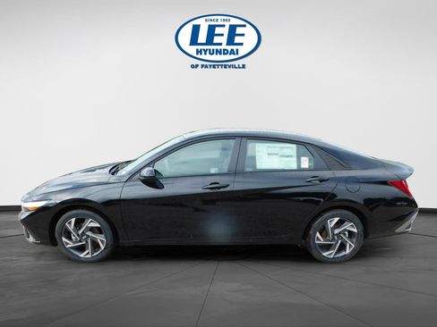 New 2025 Hyundai Elantra SEL image 6