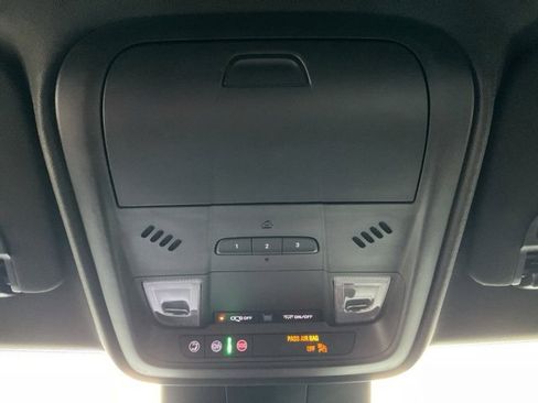 Used 2024 Cadillac XT4 Premium Luxury image 18