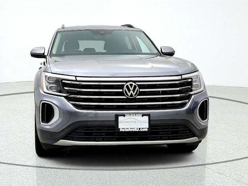 Used 2025 Volkswagen Atlas SE AWD/4WD image 2