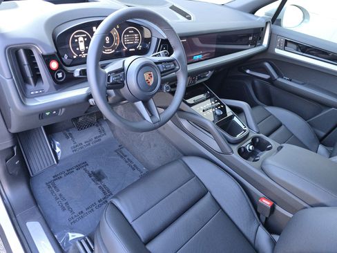 New 2026 Porsche Cayenne image 4