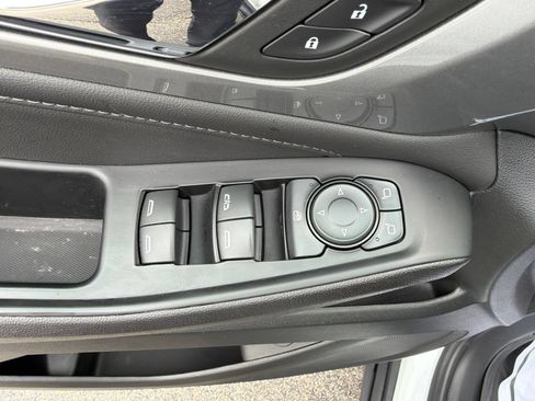 Used 2023 Chevrolet Traverse LT FWD image 11
